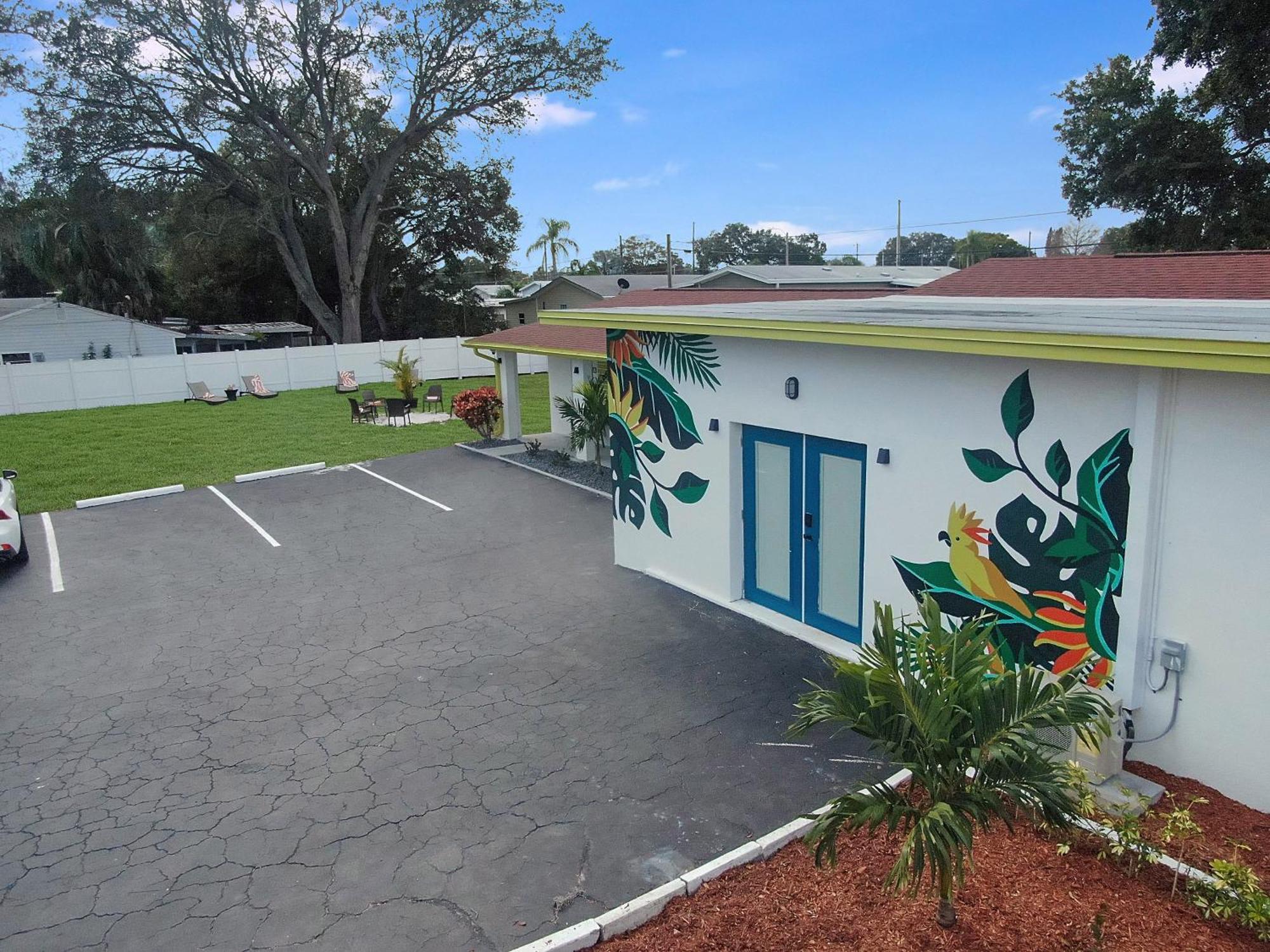 Palm Cove Motel